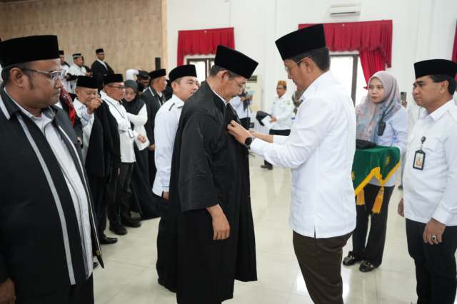 Wali Kota Medan Rico Tri Putra Bayu Waas melantik dewan pengawas dan dewan hakim MTQ Ke 58 Kota Medan.