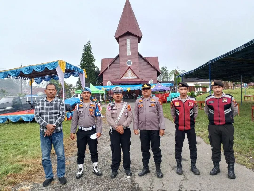 Polres Tanah Karo Laksanakan Pengamanan Ibadah Minggu Paskah di Gereja Prioritas Kababjahe