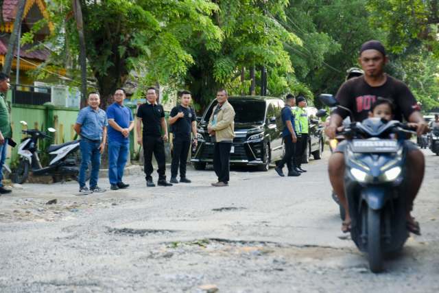 Rusak Parah, Zakiyuddin Tinjau Jalan Setiabudi Baru Helvetia Timur
