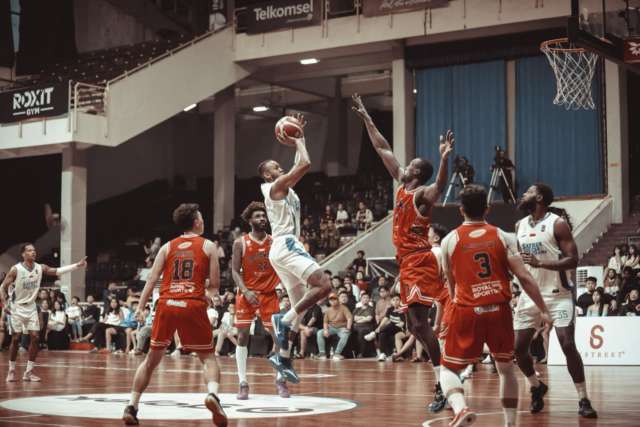 Indosat Dukung Pemberdayaan Generasi Muda Indonesia Melalui Olahraga Basket