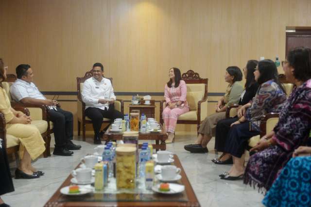 Gubernur Sumatera Utara (Sumut) Bobby Nasution menerima audiensi Panitia Musyawarah Pelayanan Moria GBKP Tahun 2025 di ruang kerja Lantai 10 Kantor Gubernur Sumut Jalan Diponegoro Kota Medan, Rabu (28/5).