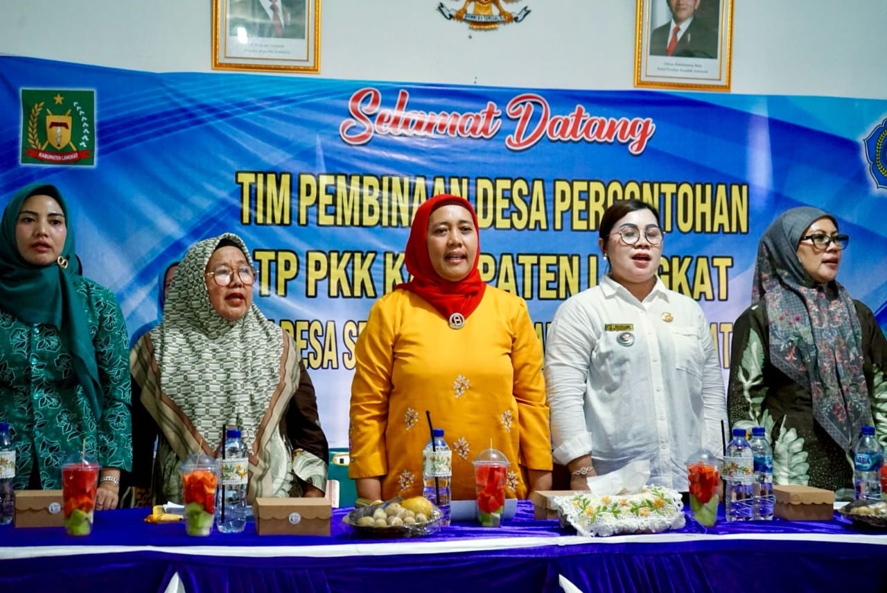 Hj. Endang Kurniasih Ketua TP PKK Langkat Dorong Desa Serapit Jadi Percontohan ” Aku Hatinya PKK”