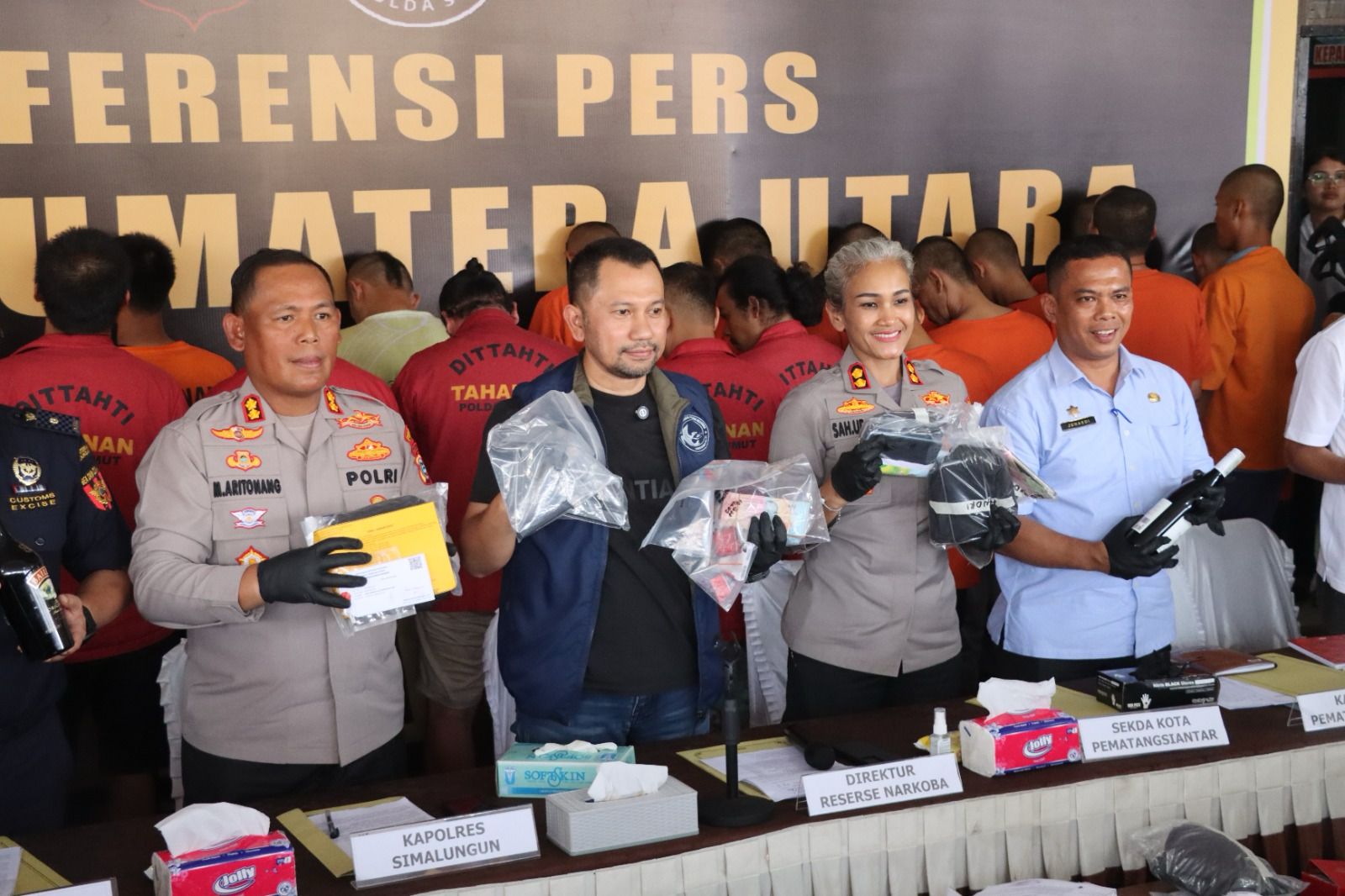Direktorat Narkoba Polda Sumut Konferensi Pers Peredaran Narkoba & Miras Ilegal Di Wilayah Siantar-Simalungun
