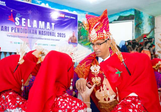 Pimpin Upacara Hardiknas, Rico Waas: Pendidikan Hak Asasi dan Sipil Setiap Insan