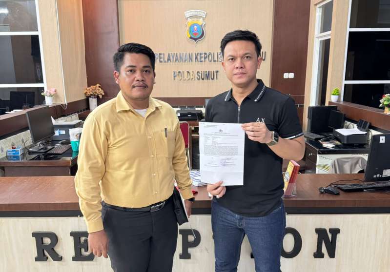Anggota DPRD Kota Medan, David Roni G Sinaga, melaporkan Suyarno pengusaha pemilik billiar ke Polda Sumatera Utara Rabu (7/5) dini hari.