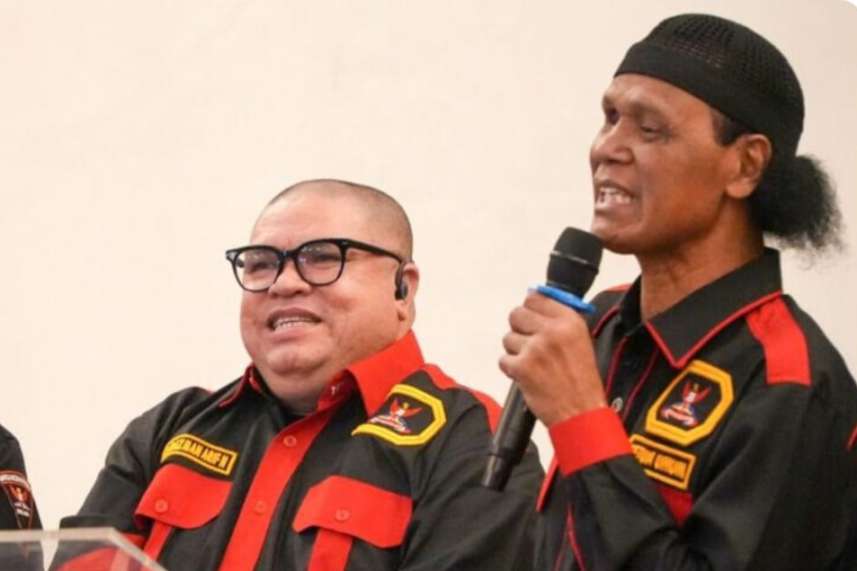 Ketua Umum DPP Grib Jaya, H Hercules Rozario De Marshal, bersama Juru Bicara sekaligus Kepala Bidang Komunikasi Publik DPP GRIB Jaya, Razman Arif Nasution.