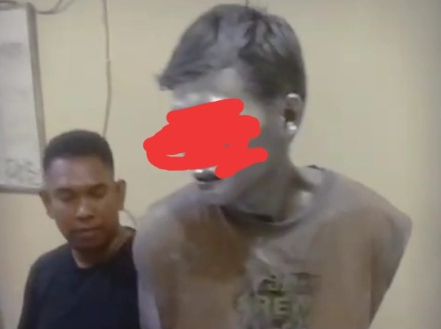 Manusia Silver Di Hadiahi Gelang Kembar, Usai Curi Emas IRT Seberat 2,4 Gram