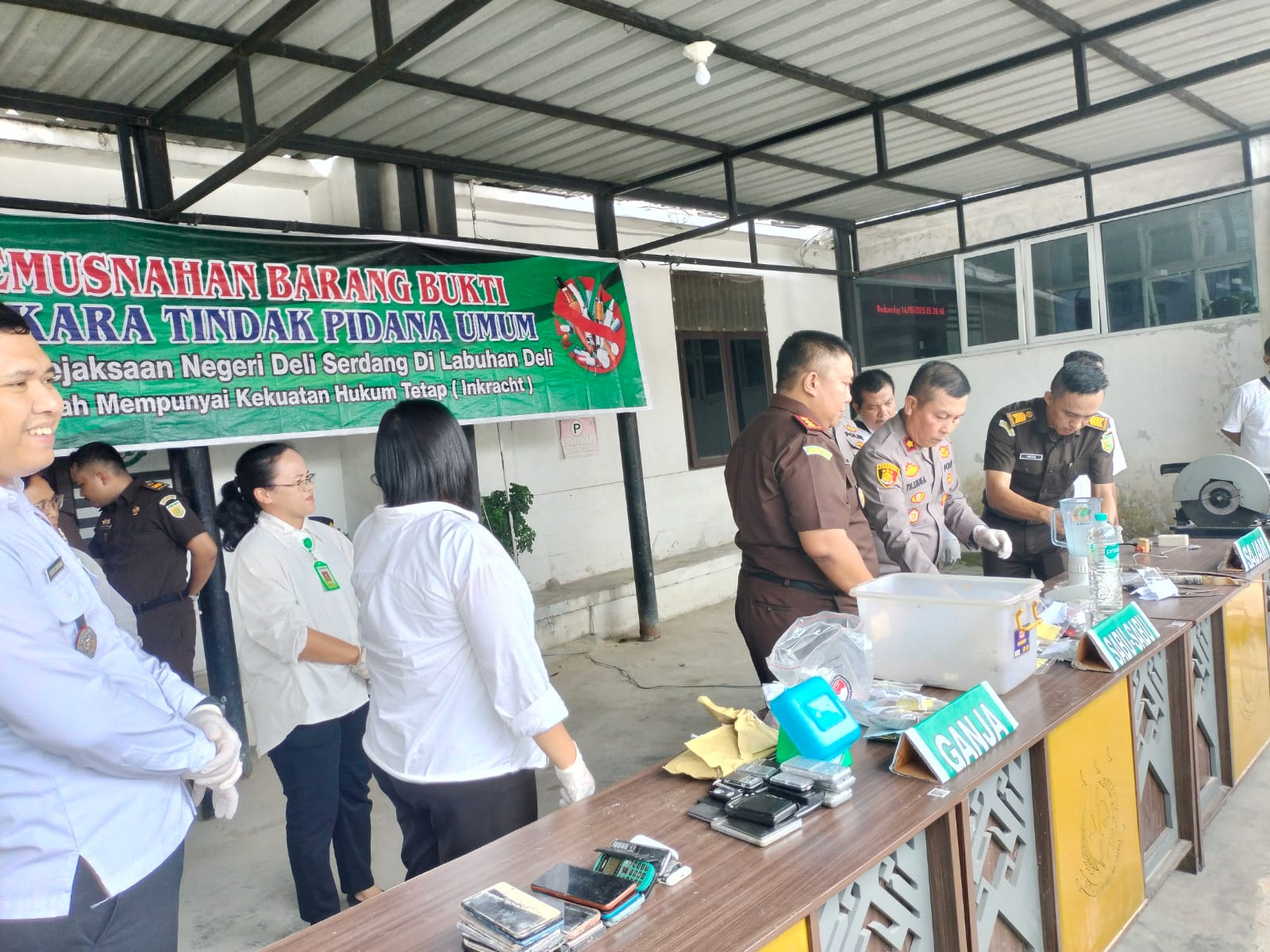 Cabjari Labuhan Deli Musnakan Barang Bukti