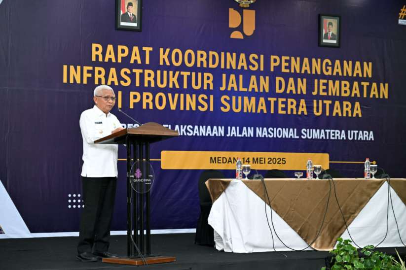 Penjabat (Pj) Sekretaris Daerah Provinsi Sumatera Utara (Sumut) Effendy Pohan menghadiri Konsolidasi Wilayah dan Penandatanganan Pakta Integritas dalam rangka mendukung Sistem Penerimaan Murid Baru (SPMB) Bersih Tahun 2025 Provinsi Sumatera Utara di Hotel Grand Mercure Jalan Sutomo Nomor 1 Medan, Rabu (14/5/2025).