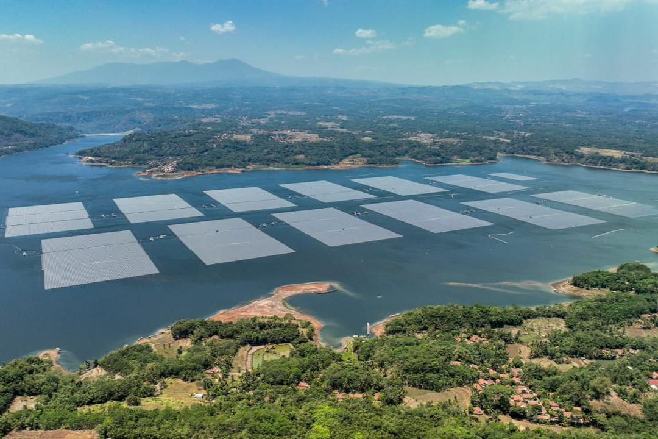 Ilustrasi PLTS Terapung Cirata 192 MWp yang merupakan PLTS terapung terbesar se-Asia Tenggara dan ketiga di dunia berada di Kabupaten Purwakarta, Jawa Barat.