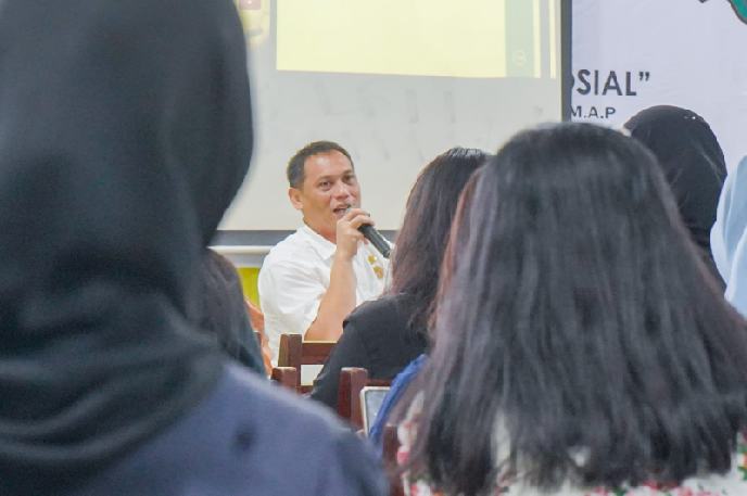 Kepala Dinas Komunikasi dan Informatika Kota Medan, Arrahmaan Pane, saat menjadi narasumber dalam seminar yang merupakan salah satu rangkaian kegiatan "2025 Youthpreneur Excellency" Fakultas Ekonomi Bisnis Universitas Harapan Medan, Rabu (28/5/2025).