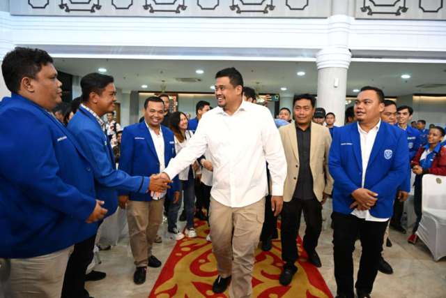 Gubernur Sumut Bobby Nasution menghadiri Pelantikan dan Pengukuhan Dewan Pimpinan Daerah (DPD) GAMKI Sumut masa bakti 2025-2028 di Aula Raja Inal Siregar, Kantor Gubernur Sumut, Jalan Diponegoro 30, Medan, Minggu (11/5) malam.