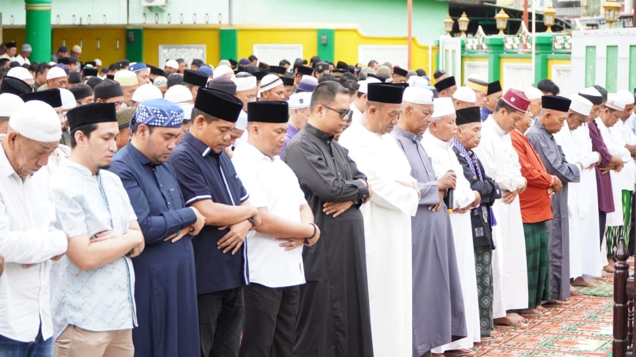 Presiden Prabowo Kirim Sapi 919 Kg ke Langkat, Bupati Syah Afandin Pimpin Pemotongan Kurban