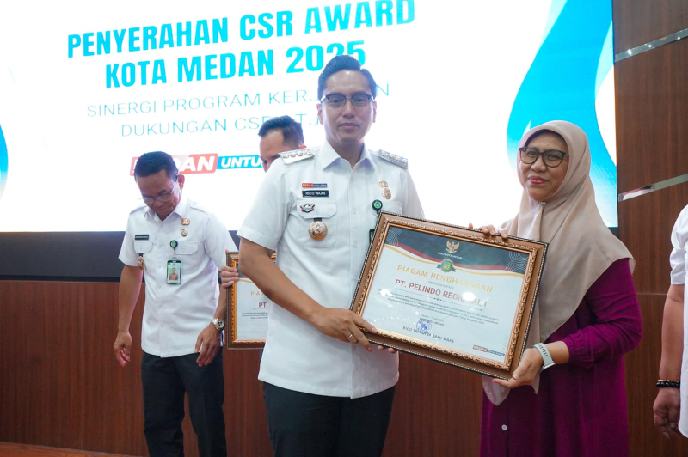 Rico Waas Beri CSR Award pada Perusahaan Terbanyak Salurkan CSR