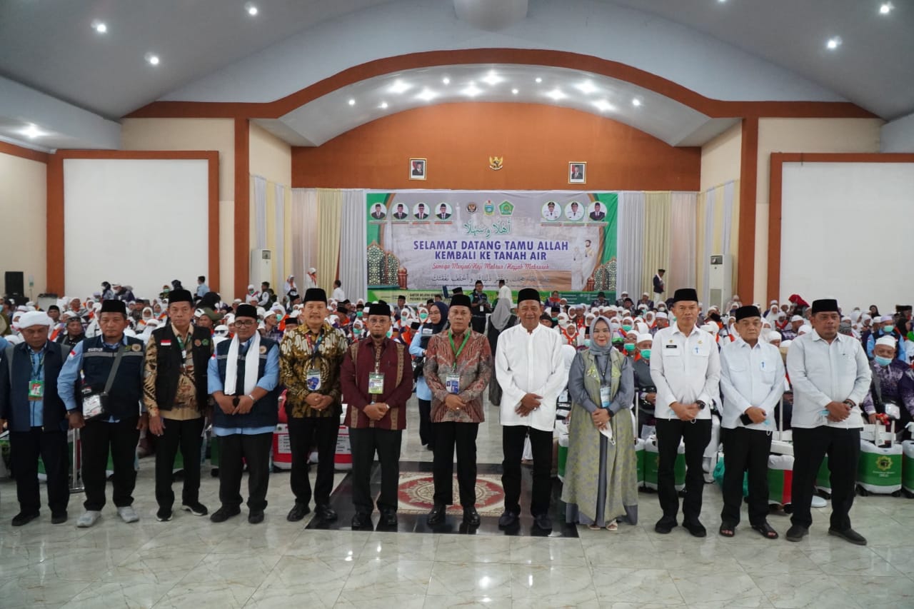 Bupati Langkat Sambut Haru Kedatangan 360 Jemaah Haji Kloter 6