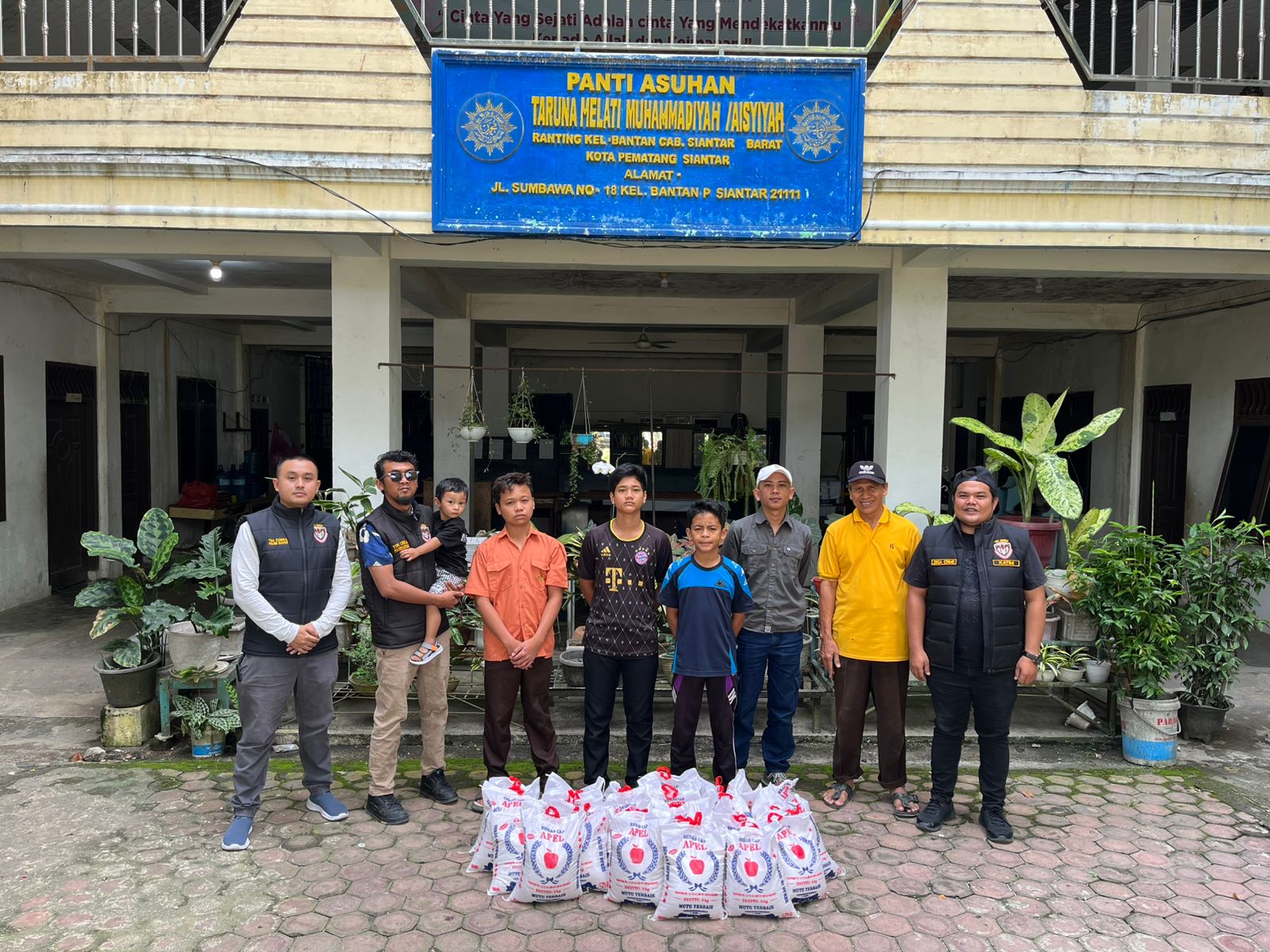 Peringatan HUT Ke-5, Tim Cobra Polres Siantar Bakti Sosial di Panti Asuhan Taruna Melati