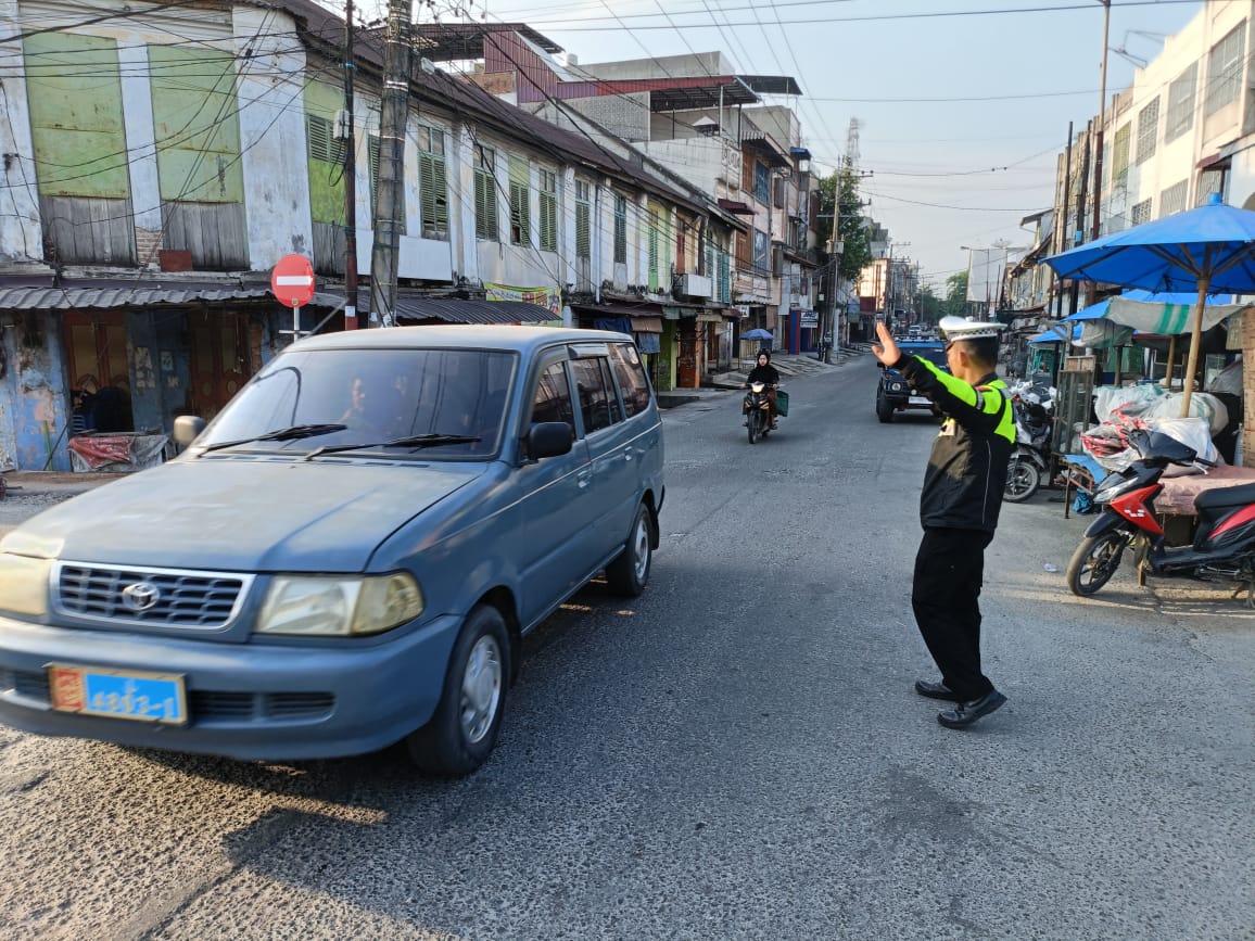 Sat Lantas Polres Tanjung Balai Hadir di Jalan, Cegah Macet dan Jaga Keselamatan Pengguna Jalan