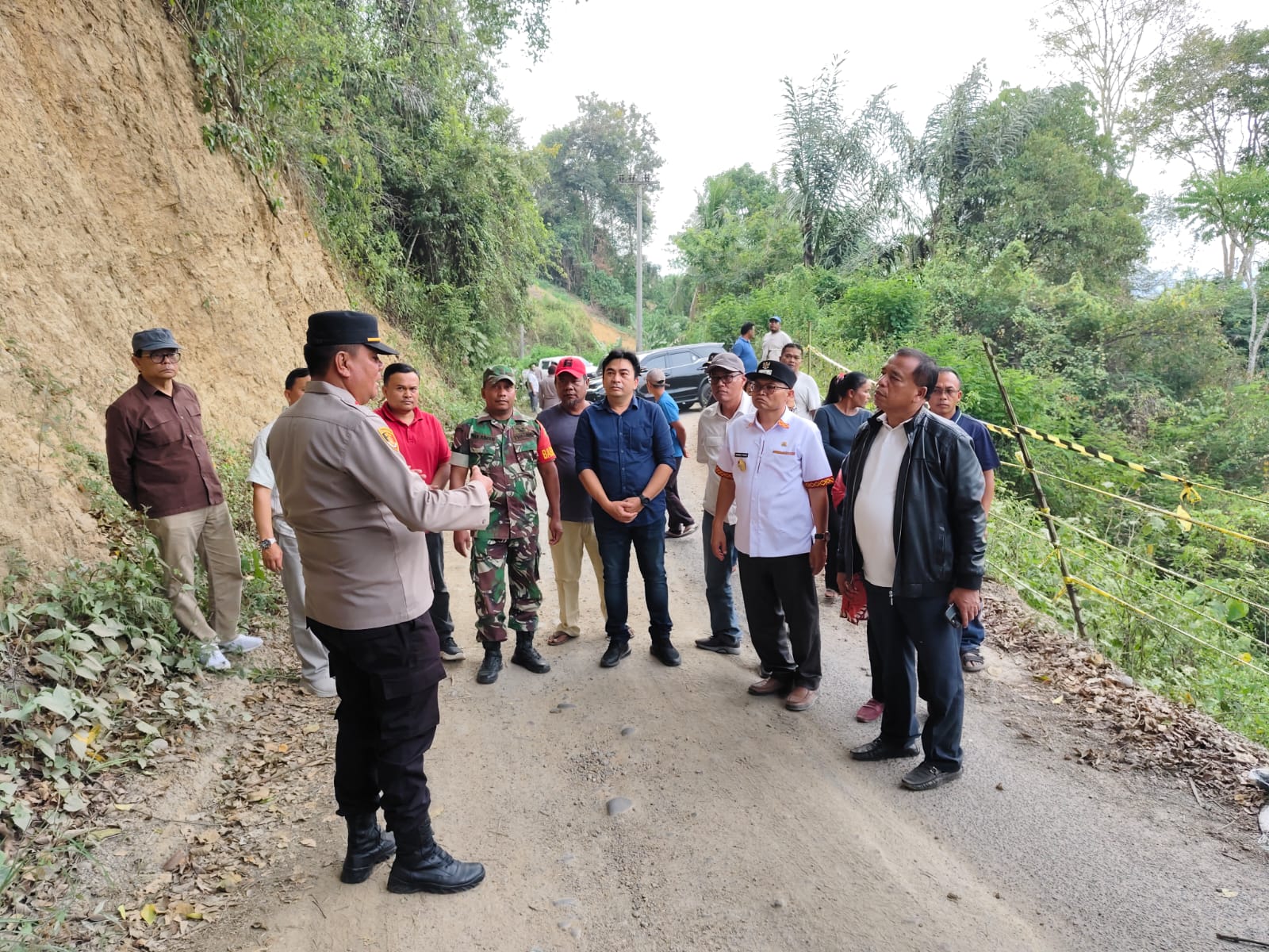 Bupati Karo Tinjau Lokasi Longsor di Desa Mbetung