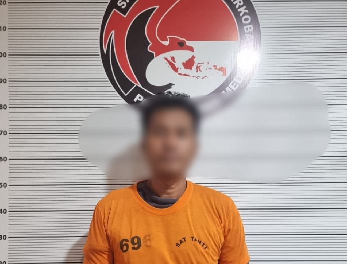 CA alias Bewok saat diamankan di Satres Narkoba Polrestabes Medan. Foto/ist