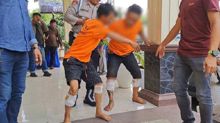 Dua tersangka Spesialis bongkar rumah kosong di tangkap polisi.