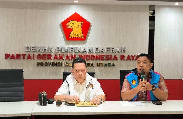 Ketua MIRA Gerindra Sumut, Rudi Zulham Hasibuan didampingi Sekretaris Taufik saat bersama para jurnalis di Medan, Kamis (12/6/2025).