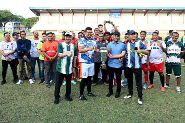 Gubernur Sumatera Utara (Sumut) Muhammad Bobby Afif Nasution membuka Kejuaraan Mini Soccer Jurnalis Championship (MSJC) Sumut Berkah 2025 di di Lapangan Sepakbola Mini Dispora Sumut, Jalan Willem Iskandar, Deliserdang, Jumat (20/6/2025).