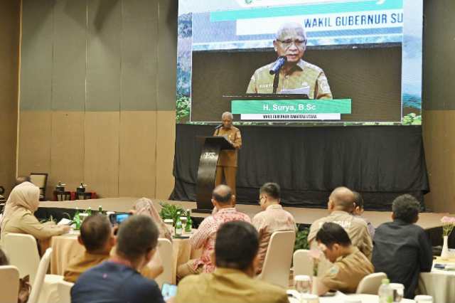 Wakil Gubernur Sumatera Utara (Sumut) Surya menghadiri Dialog Para Pihak dan Sosialisasi Kelompok Kerja Perlindungan dan Pengelolaan Terpadu Ekosistem Batangtoru di Hotel Santika Premiere Dyandra Hotel & Convention Jalan Kapten Maulana Lubis Nomor 7 Medan, Selasa (24/6/2025).