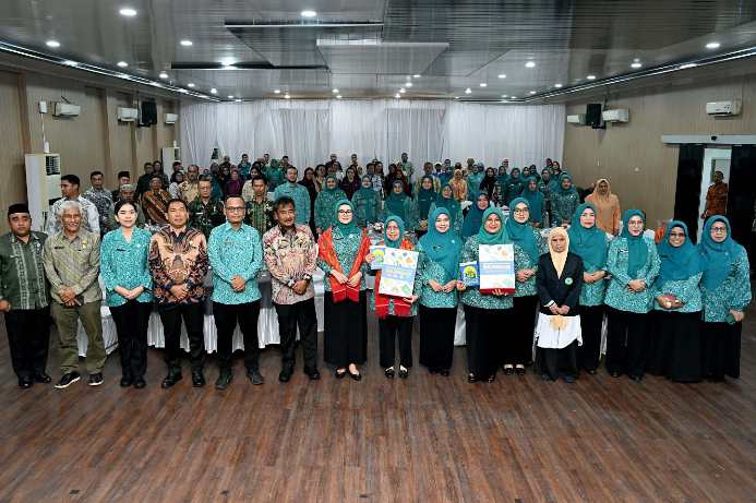 Staff Ahli I TP PKK Sumut Titiek Sugiharti menghadiri Advokasi dan Sosialisasi Imunisasi Nasional Untuk Penurunan Angka Anak Dengan Zero Dose yang dibuka secara langsung oleh Staff Ahli Bidang Penguatan Ketahanan Keluarga TP PKK Pusat Yane Ardian Bima Arya di Aula Kantor Walikota Binjai, Jalan Sudirman, Kota Binjai, Kamis (26/6/2025).