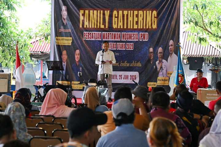 Pelaksana Tugas (Plt) Kepala Dinas Komunikasi dan Informatika Provinsi Sumatera Utara (Sumut) Porman Mahulae menghadiri Family Gathering Persatuan Wartawan Indonesia (PWI) Sumut Tahun 2025 di Central Park Zoo & Resort Jalan Jamin Ginting, Pancurbatu, Deliserdang, Kamis (26/6/2025).