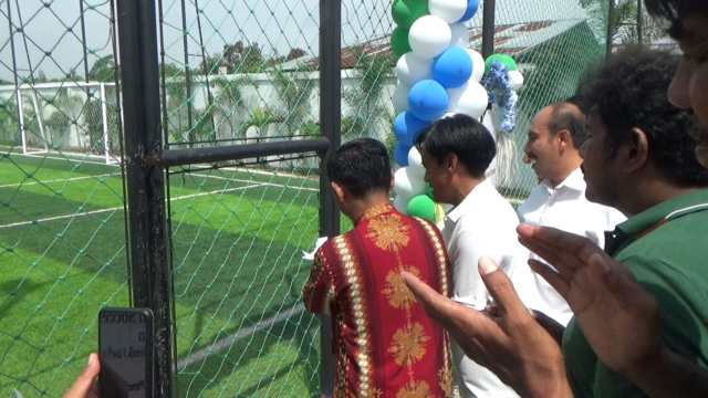 Pemotongan pita saat Grand Opening Prima Mini Soccer dan Akademi Fascho Prima Jalan Persatuan Raya, Desa Helvetia, Deli Serdang, kawasan Marelan perbatasan Kota Medan ini, berlangsung meriah, Jumat (13/6/2025).