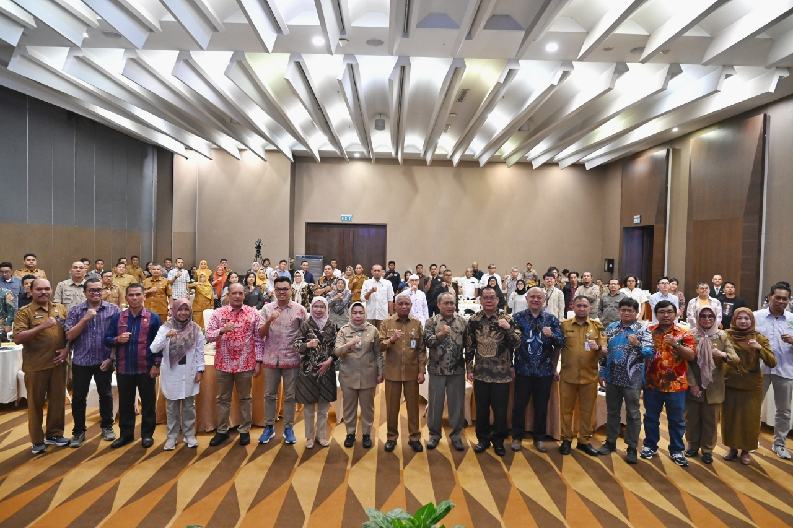 Wakil Gubernur Sumut, Surya menghadiri Dialog Para Pihak dan Sosialisasi Kelompok Kerja Perlindungan dan Pengelolaan Terpadu Ekosistem Batangtoru di Hotel Santika Premiere Dyandra Hotel & Convention Jalan Kapten Maulana Lubis Nomor 7 Medan, Selasa (24/6/2025).