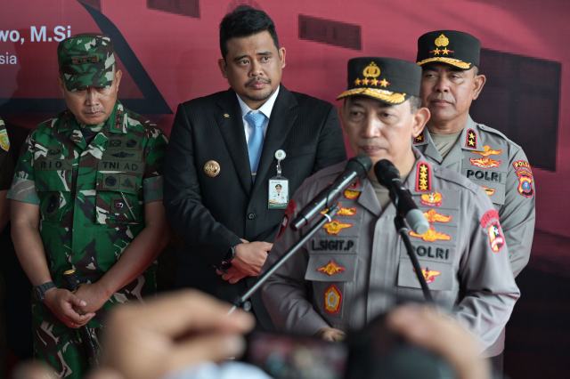 Gubernur Sumatera Utara (Sumut) Bobby Nasution mendampingi Kapolri Jenderal Polisi Listyo Sigit Prabowo melakukan groundbreaking pembangunan 29 Satuan Pelayanan Pemenuhan Gizi (SPPG) jajaran Polda Sumut, di Mapolda Sumut Jalan SM Raja Medan, Jumat (11/7/2025). Foto/Diskominfo Sumut