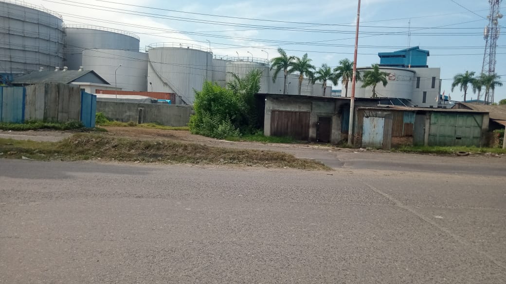 Suttt..!! Siong Penampung BBM di Jalan Pelabuhan Raya Belawan Beroperasi