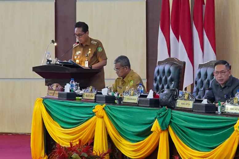 Wali Kota Medan, Rico Tri Putra Bayu Waas, menyampaikan tanggapan atas pemandangan umum fraksi-fraksi DPRD tentang Rancangan Peraturan Daerah (Ranperda) tentang Pencegahan dan Penanggulangan Kebakaran dalam Sidang Paripurna DPRD, Senin (21/7/2025).