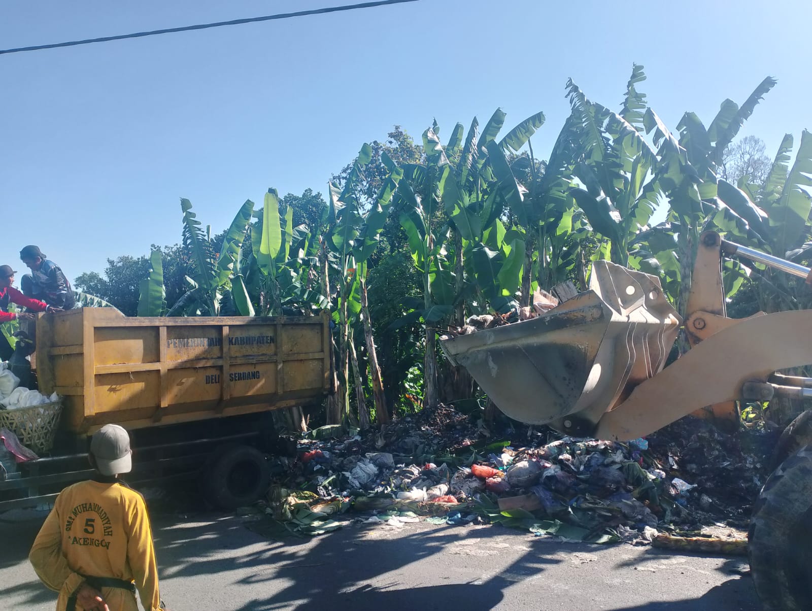 Persiapan HUT RI Ke-80, Camat Sunggal Deli Serdang Menggelar Gotong Royong Jum’at Bersih