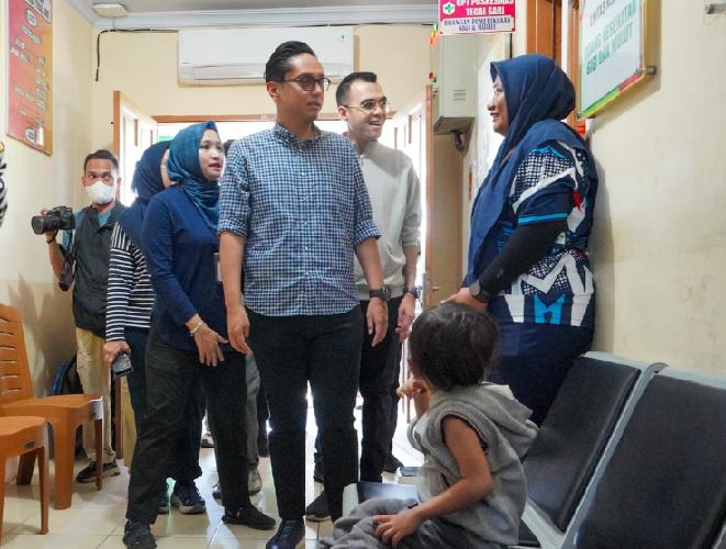 Wali Kota Medan Rico Waas dalam acara Sapa Warga di Jalan Srikandi, Kecamatan Medan Denai, pada hari Sabtu (19/7/2025).