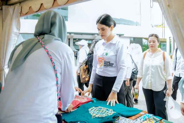 Ketua Dewan Kerajinan Daerah (Dekranasda) Kahiyang Ayu bersama seluruh Ketua Dekranasda se-Indonesia mengunjungi Ibu Kota Nusantara (IKN), Kamis (10/7/2025).