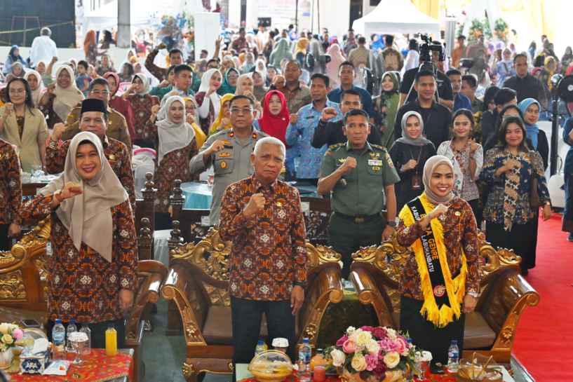 Wakil Gubernur Sumatera Utara (Sumut) Surya menghadiri Peringatan Hari Keluarga Nasional (Harganas) ke-32 Tingkat Provinsi Sumut Tahun 2025 di Gedung Serbaguna, Pendopo Bupati Kabupaten Labuhanbatu Jalan SM Raja Ujung Bandar, Kecamatan Rantau Selatan, Selasa (22/7/2025).