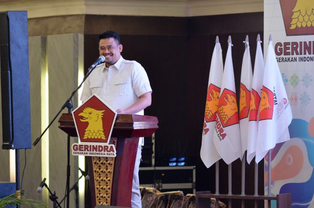 Gubernur Sumatera Utara (Sumut) Bobby Nasution menghadiri Rapat Koordinasi Daerah dan Bimbingan Teknis Anggota DPRD Fraksi Gerindra Sumut, yang dibuka oleh Ketua Harian DPP Gerindra Sufmi Dasco Ahmaddi Ballroom Hotel Emerald Garden Jalan K.L. Yos Sudarso, Kota Medan. Sabtu (9/8/2025). Foto/Diskominfo Sumut