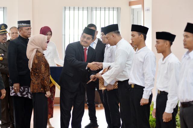 Sekretaris Daerah Provinsi Sumatera Utara, Togap Simangunsong menghadiri acara pemberian remisi umum dan pengurangan masa pidana umum bagi Narapidana dan Anak Binaan Tahun 2025 di Aula Lembaga Pemasyarakatan Kelas I Medan Jalan Lembaga Pemasyarakatan Tanjunggusta Medan, Minggu (17/8/2025). Foto/Diskominfo Sumut 