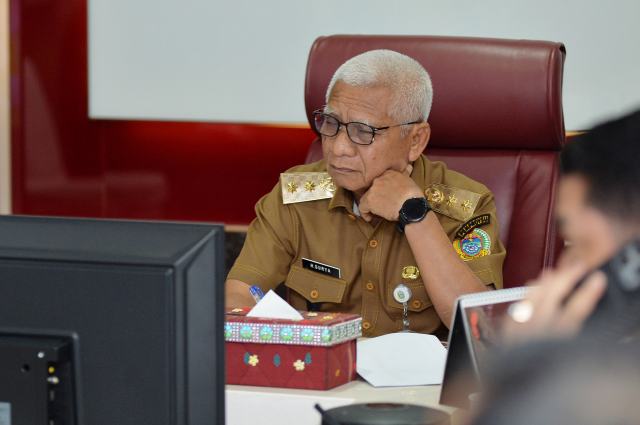 Wakil Gubernur Sumatera Utara (Sumut) Surya ikuti Rapat Koordinasi Pengendalian Inflasi Tahun 2025 dengan Kementerian Dalam Negeri RI secara daring melalui aplikasi Zoom Meeting di Ruang Sumut Smart Province Lantai 6 Kantor Gubernur Sumut Jalan Diponegoro Kota Medan, Selasa (19/8/2025. Foto/Diskominfo Sumut