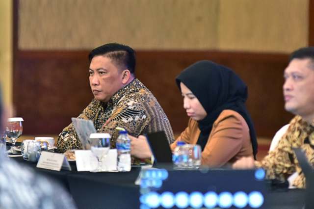 Kepala Dinas Komunikasi dan Informatika Provinsi Sumatera Utara, Erwin Hotmansah Harahap mengikuti Rapat Koordinasi Percepatan Pembentukan dan Penguatan Tim Tanggap Insiden Siber (TTIS) di wilayah Sumut, di Hotel JW Marriot Medan, Kamis (21/8/2025). Foto/Diskominfo Sumut