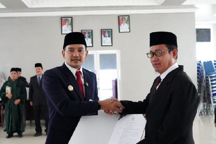 Wali Kota Tebingtinggi H. Iman Irdian Saragih secara resmi melantik Penjabat (Pj) Sekretaris Daerah (Sekda) Kota Tebingtinggi, Muhammad Syah Irwan.