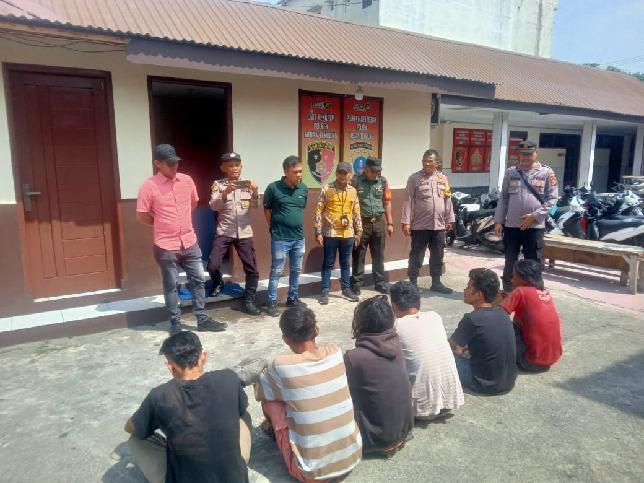 Camat Medan Tembung Bawa 6 Orang ‘Pak Ogah’ ke Polsek untuk Dibina