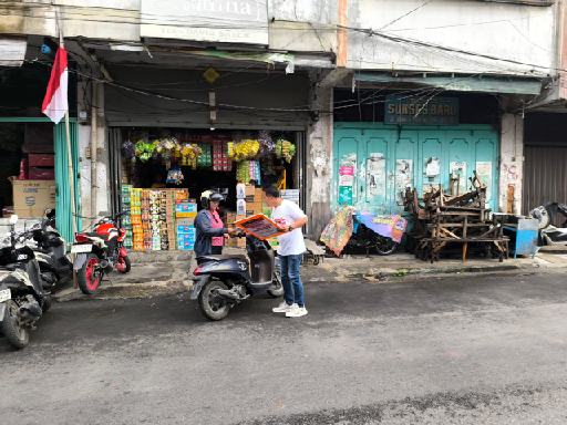 Pegawai PLN UP3 Binjai saat melakukan sosialisali langsung pada acara funwalk PLN UP3 Binjai.