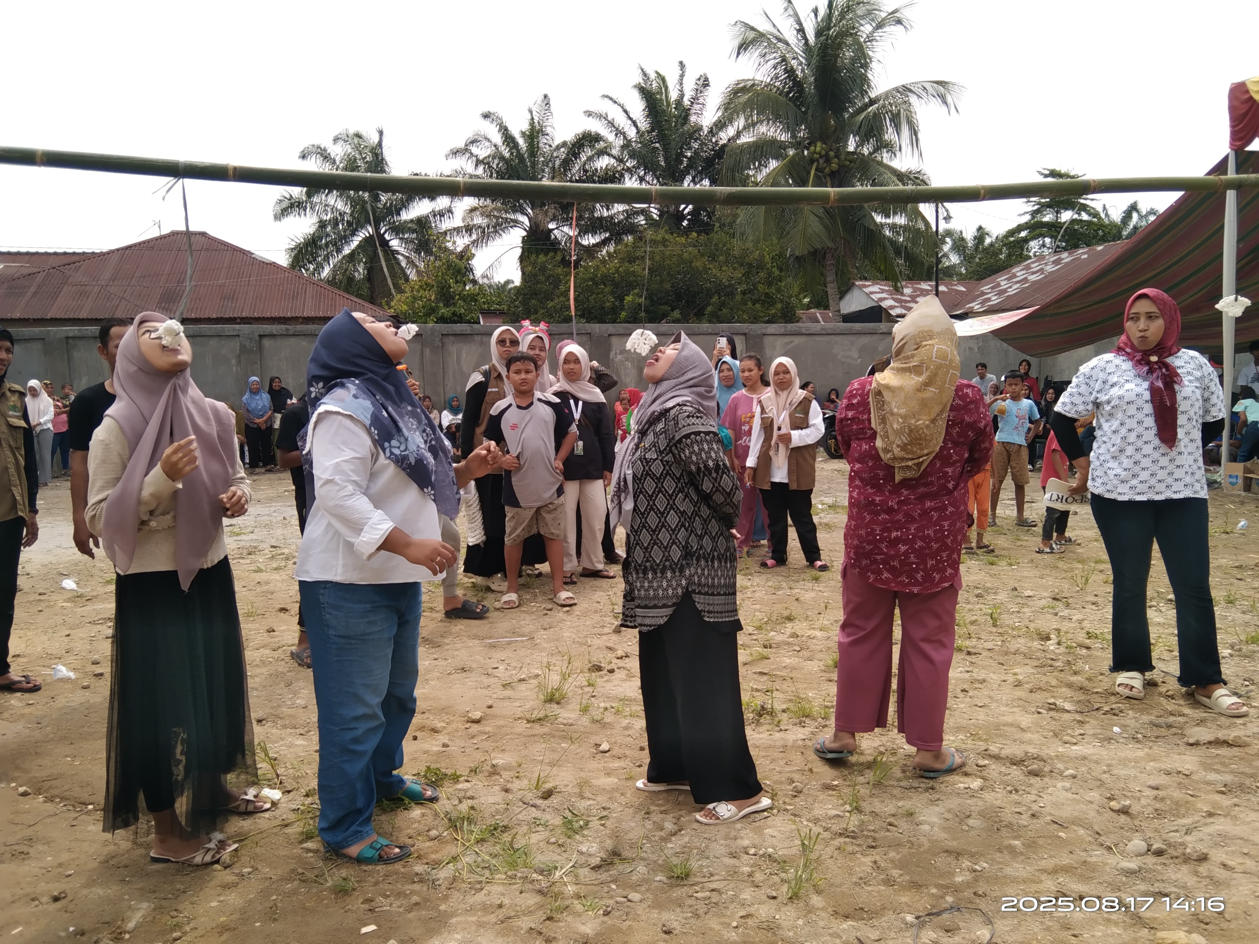 Anggota DPRD Binjai Benny Aula Sanjaya Bersama Masyarakat Gelar Perlombaan Meriahkan HUT RI Ke 80