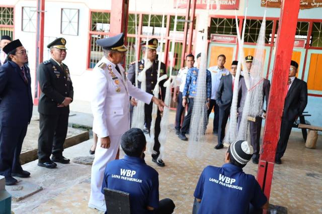 Bupati Madina H Saipullah Nasution di Lapas klas II Panyabungan.