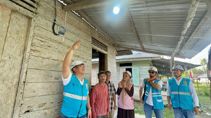 Kebahagiaan terpancar hingga ke pulau Nias saat penyalaan Serentak bantuan program LUTD, Rabu (20/8/2025).