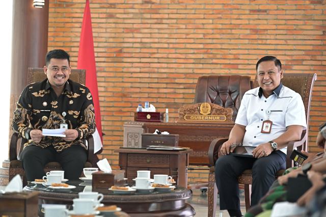 Gubernur Sumut Muhammad Bobby Afif Nasution didampingi sejumlah pimpinan OPD Pemprov Sumut mengikuti kegiatan Asistensi, Monitoring dan Evaluasi Pasca Aksi Unjuk Rasa di Beberapa Daerah, yang diselenggarakan di Anjungan Lantai 9, Kantor Gubernur Sumut, Jalan Pangeran Diponegoro Nomor 30 Medan, Jumat (12/9/2025). Foto/Diskominfo Sumut