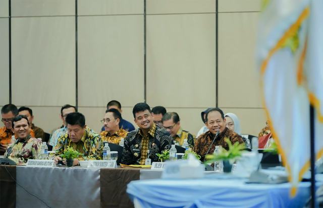 Gubernur Sumatera Utara (Sumut) Muhamamd Bobby Afif Nasution menghadiri Rapat Koordinasi (Rakor) Pemerintahan se-Wilayah Sumatera 2025, di Swiss-Belhotel Harbour Bay Batam, Minggu (21/9/2025). Foto/Diskominfo Sumut 